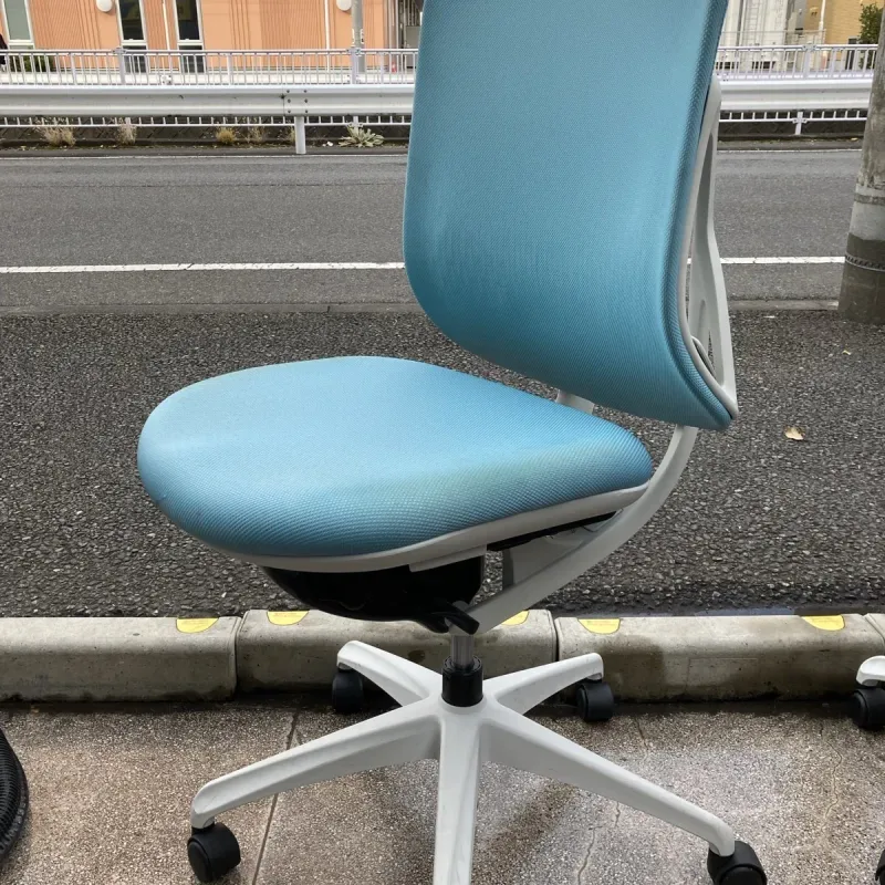 汚れてしまったチェアもきれいに！計50脚