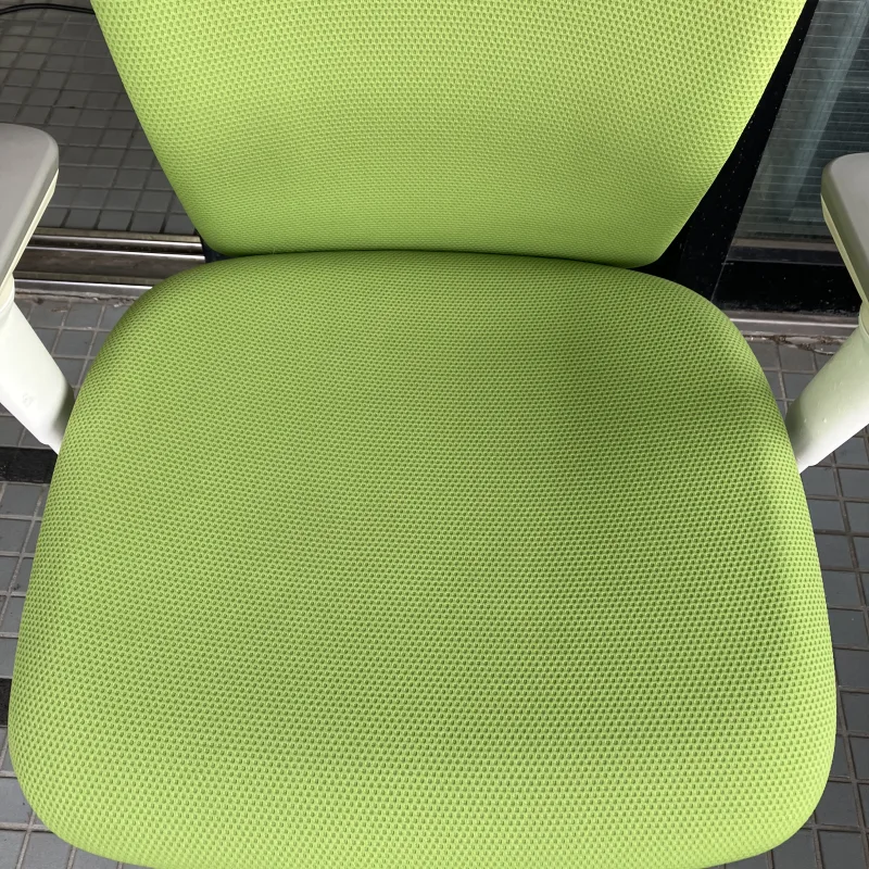 チェアの汚れクリーニング｜ていねい作業　スラート