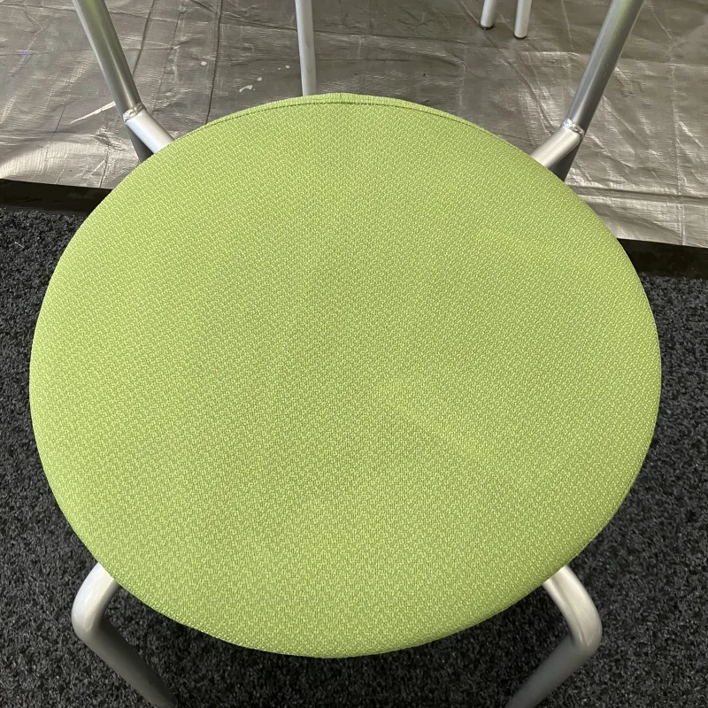 チェアの汚れ除去｜ていねい作業