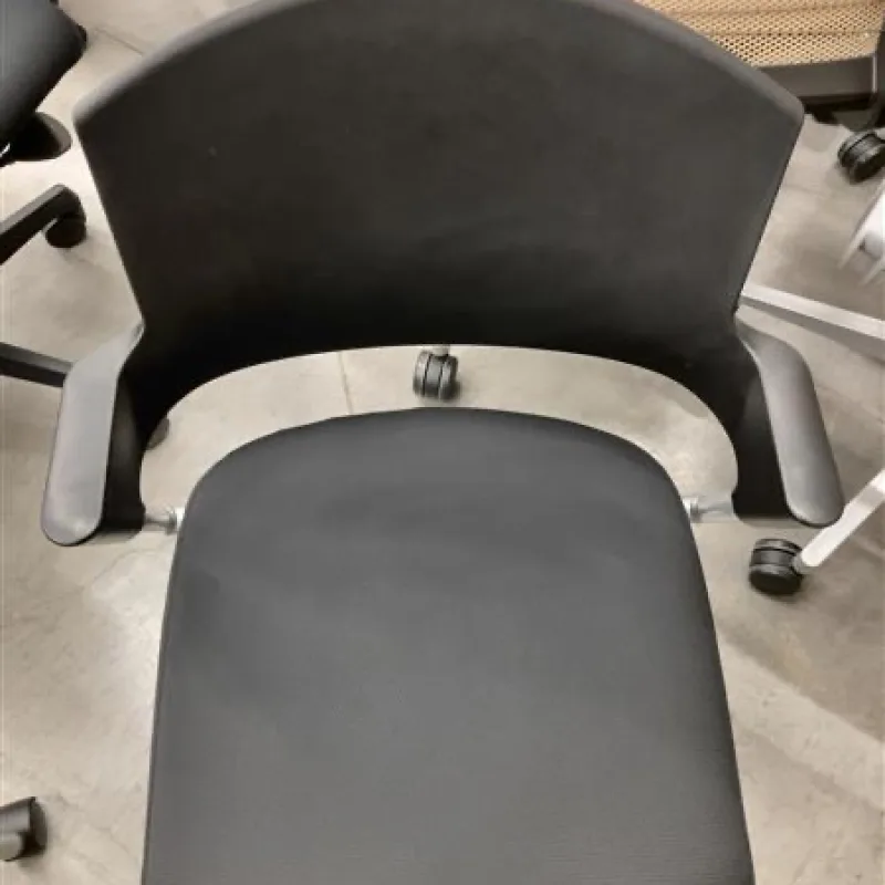 汚れをクリーニング