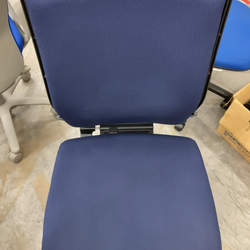 汚れは時間が経てば経つほど頑固になります！定期的なイスの洗浄をお勧めします！