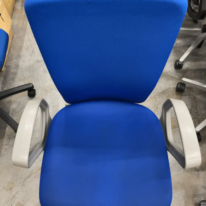 背もたれの襟部分の汚れ