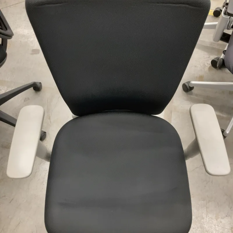 座面と背もたれと脚も洗浄！それがチェアクリ！