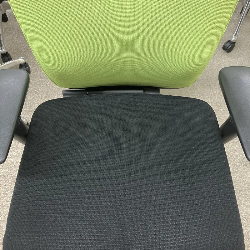 チェア座面の汚れクリーニング　フィーゴ