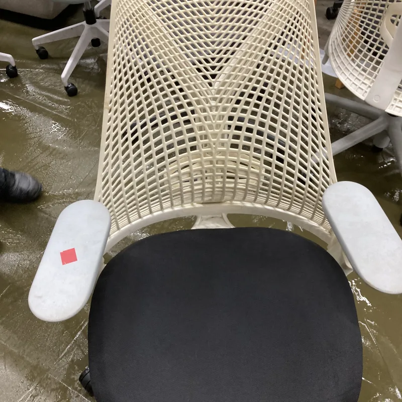 千葉県柏市 Herman Miller Sayl OAチェアのチェアメンテ｜汚れクリーニング クリーニング後（主な汚れ: 手垢汚れ）