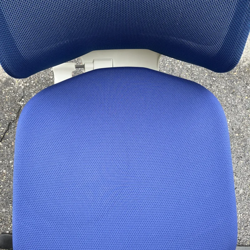 愛知県名古屋市 オカムラ フルーエント OAチェアのオフィスチェアクリーニング前（主な汚れ: シミ・皮脂汚れ・蓄積汚れ）