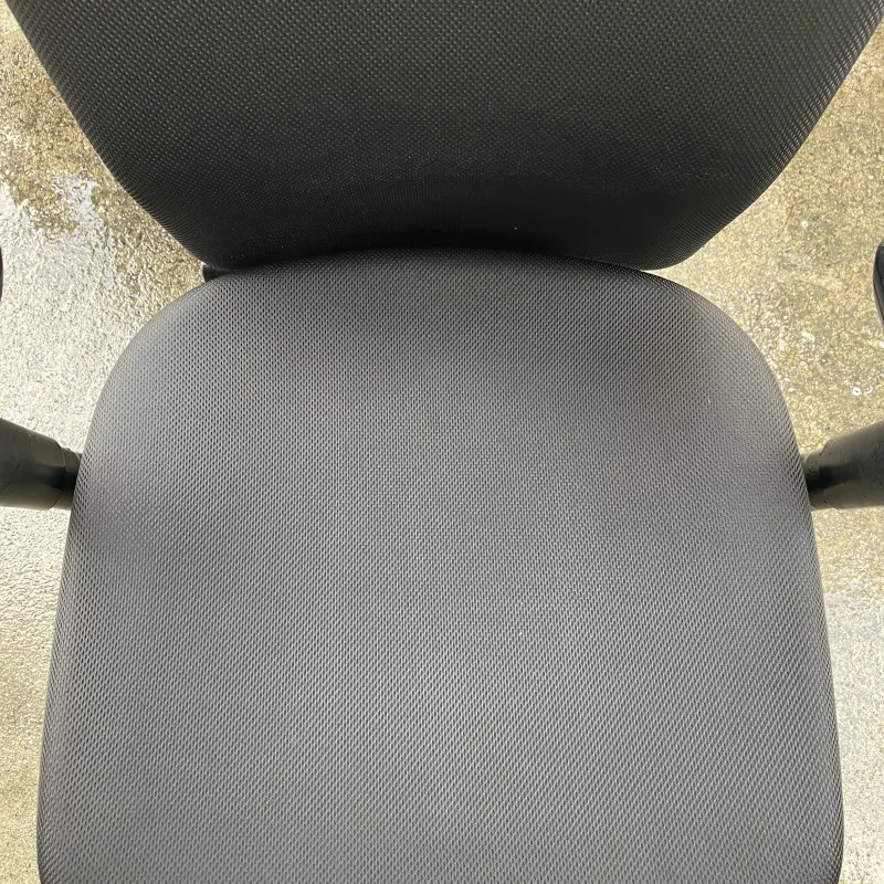 愛知県名古屋市 オカムラ カロッツァ OAチェアの名古屋千種区/椅子/クリーニング　カロッツァ クリーニング後（主な汚れ: くすみ