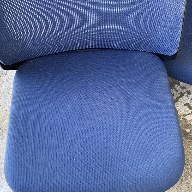 愛知県名古屋市 イトーキ トルテ OAチェアのオフィスチェアクリーニング前（主な汚れ: くすみ・手垢汚れ）