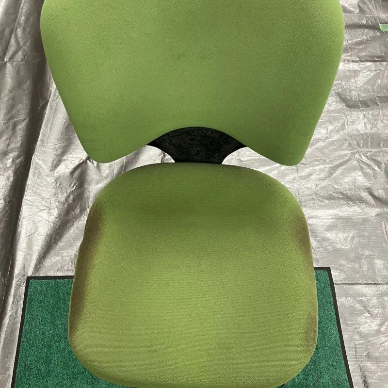 千葉県 柏市 プラス Plase OAチェアの中古再利用に向けたPlase OAチェアの短時間クリーニング クリーニング前