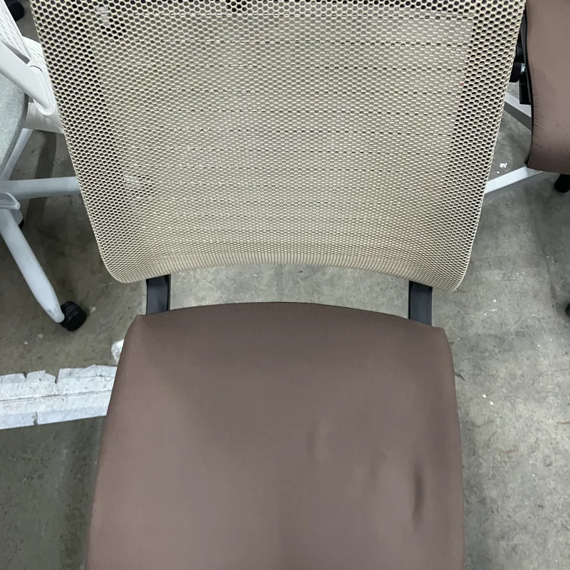 千葉県 柏市 Steelcase Think OAチェアのSteelcase Thinkの座面汚れを短時間でメンテナンス クリーニング前