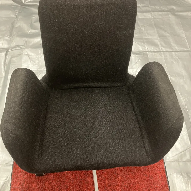 会議室のIKEA PATRIKを定期クリーニング の before 画像