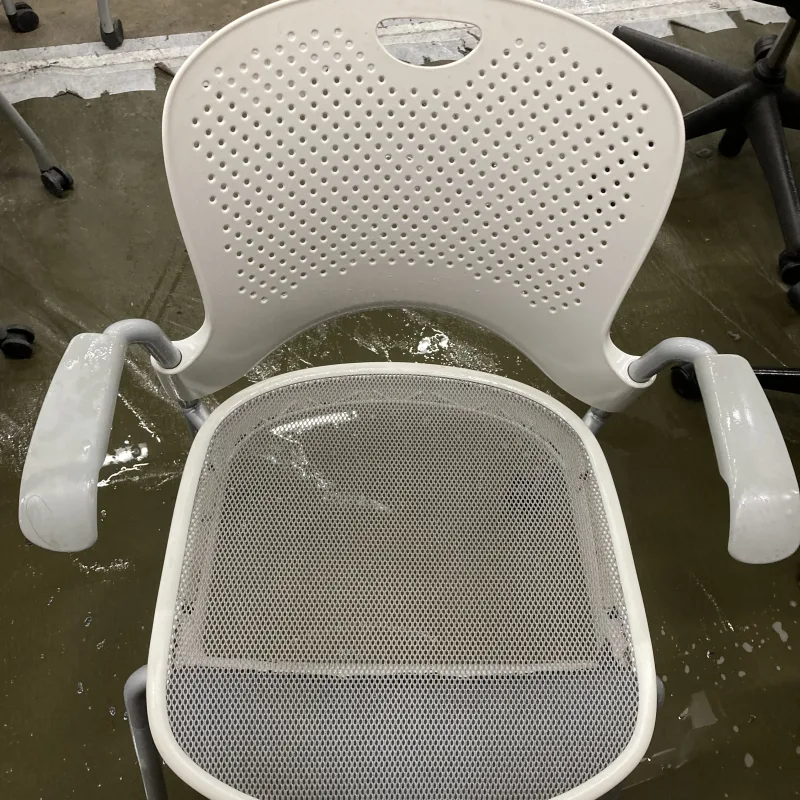 千葉県柏市 Herman Miller ケイパー スタッキングチェアのオフィスチェアクリーニング後（主な汚れ: 手垢汚れ）