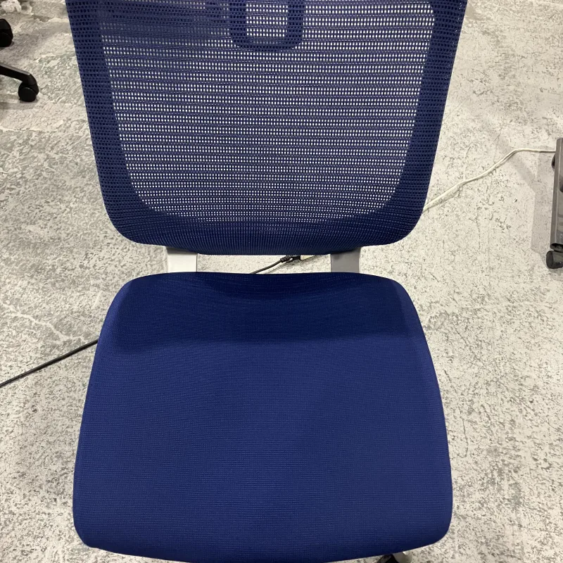 大阪府東大阪市 オカムラ バロン OAチェアのクリーニング｜汚れ対応 クリーニング後（主な汚れ: くすみ・手垢汚れ）