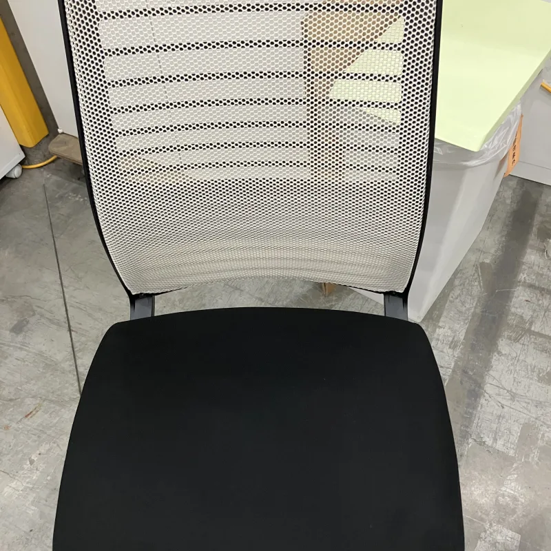 千葉県柏市 Steelcase Gesture OAチェアの中古導入のGestureを執務スペースで洗浄 クリーニング後（主な汚れ: カビ汚れ）