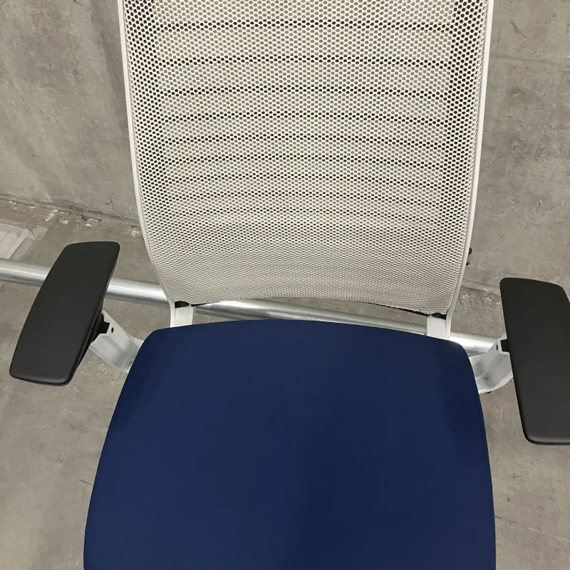 千葉県柏市 Steelcase Think OAチェアの中古再利用に向けたThink OAチェアのニオイ対策 クリーニング後（主な汚れ: 臭い）