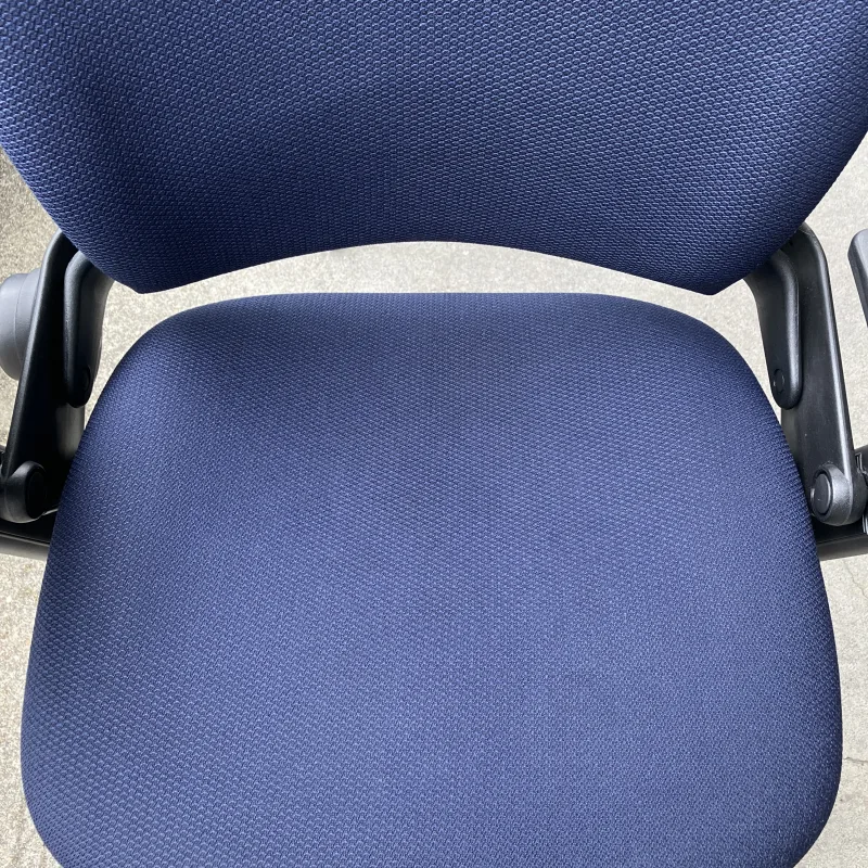 愛知県名古屋市 Steelcase Leap OAチェアのSteelcase Leapの座面汚れを丁寧に洗浄 クリーニング後（主な汚れ: くすみ・手垢汚れ
