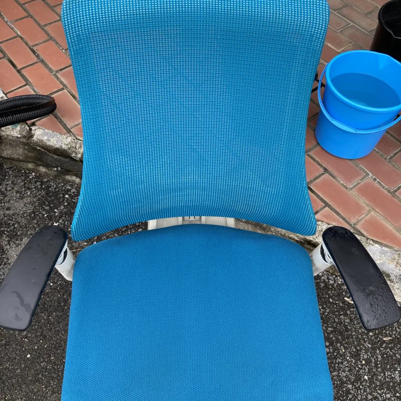 茨城県常総市 イトーキ エフチェア OAチェアのイトーキ エフチェア50脚を定期メンテナンス洗浄 クリーニング後（主な汚れ: 手垢