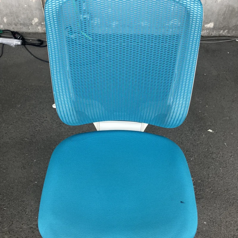 大阪府東大阪市 オカムラ シルフィー OAチェアの中古再利用に向けたシルフィーのクリーニング クリーニング前（主な汚れ: シミ・