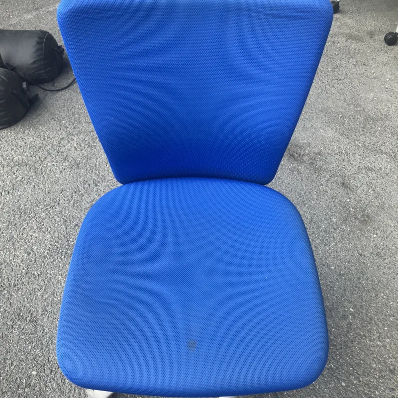 大阪府東大阪市 オカムラ エスクード OAチェアのオカムラ エスクード37脚を中古再利用向けにクリーニング クリーニング前（主な