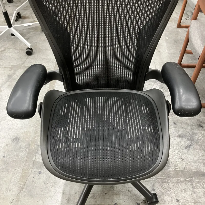 千葉県 柏市 Herman Miller Aeron OAチェアの執務スペースで進めたAeron座面の定期クリーニング クリーニング後