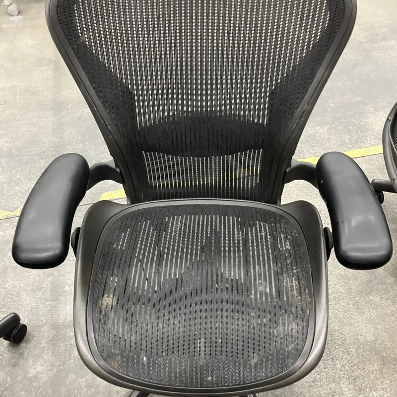 千葉県 柏市 Herman Miller Aeron OAチェアの執務スペースで進めたAeron座面の定期クリーニング クリーニング前