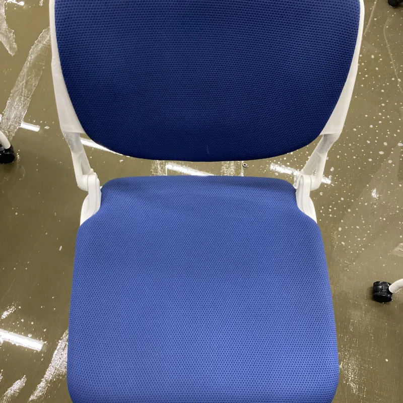千葉県 柏市 オカムラ ルナ スタッキングチェアのオカムラ ルナ 200脚の定期洗浄で座面の黒ずみを軽減 クリーニング後