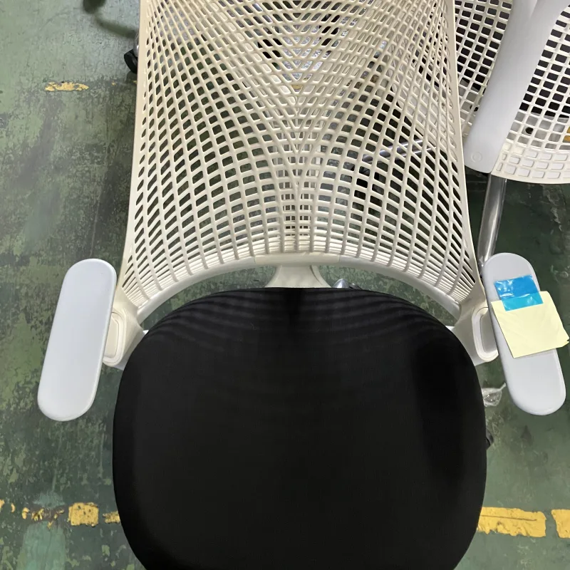 東京都 Herman Miller Sayl OAチェアのHerman Miller Saylの座面と背もたれをリフレッシュ クリーニング後
