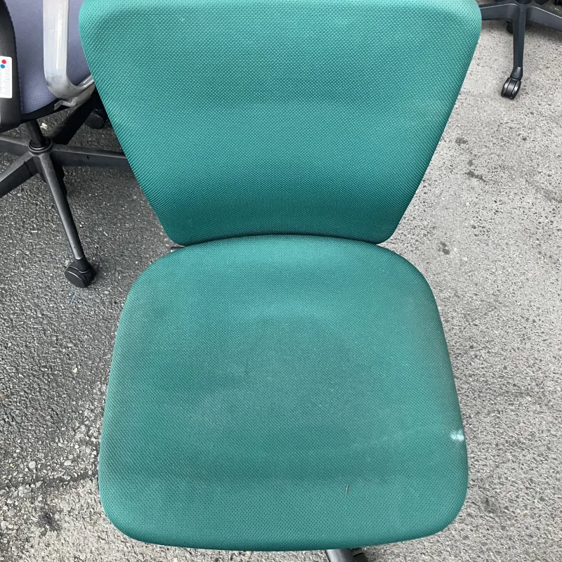 オカムラ カロッツァの中古再利用に向けた洗浄 | クリーニング実績